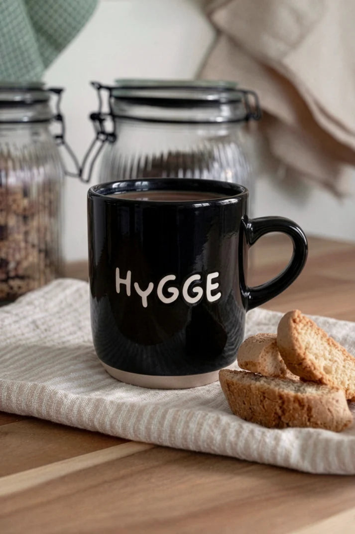 Krus med tekst "Hygge" - Sort