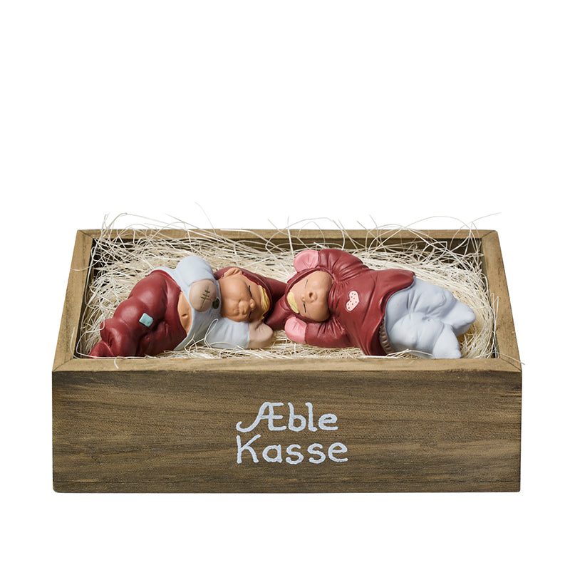 Klarborg Adam & Annika i æblekasse