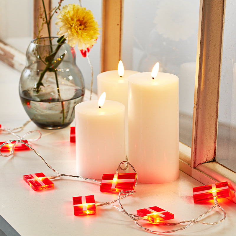 LED-lyskæde med 10 danske flag 230 cm rød