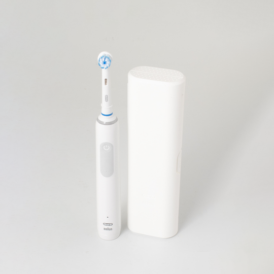 Oral-B Pro3500 elektrisk tandbørste med rejseetui hvid