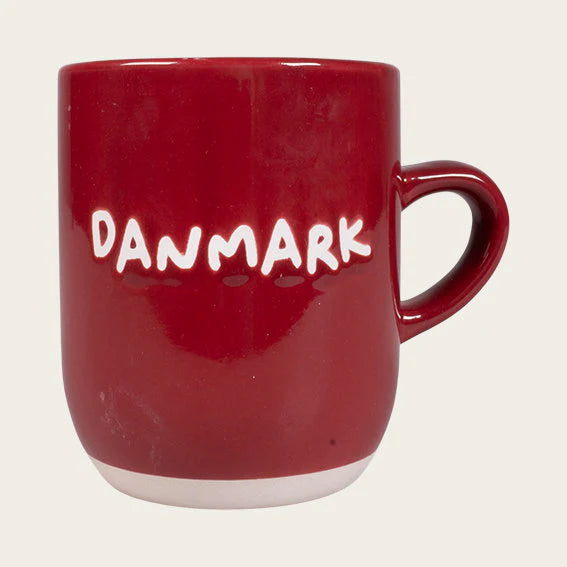 Krus med tekst “Danmark” – Rød