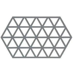 Zone Triangle Bordskåner Cool Grey L 24 cm